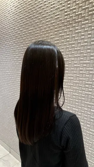 セミロング 緑川 莉緒のヘアスタイル