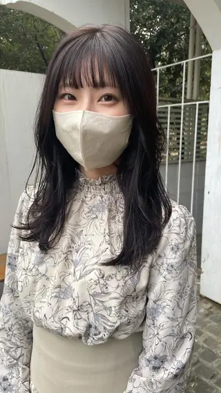 セミロング オリーブカラー 長谷川のヘアスタイル