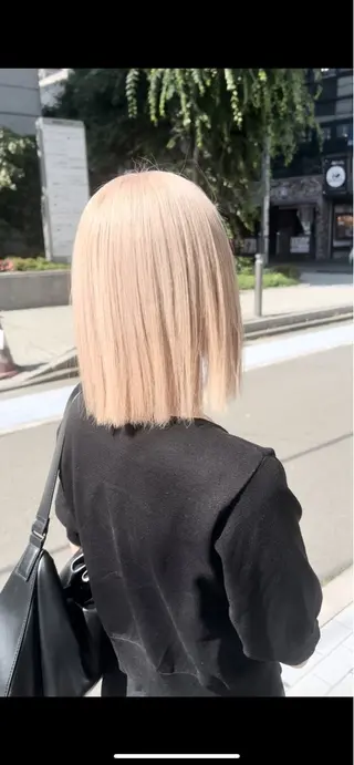 ロング カラー 履歴修正屋さん／ ブロンド／ホワイトのヘアスタイル