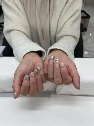 ネイル MAXKELLY恵比寿所属・MAXKELLY ANNAのネイルデザイン