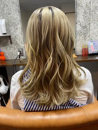 ミディアム STARGOLD 岩本のヘアスタイル