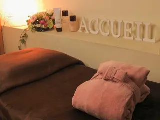 ショート カラー パーマ ヘアアレンジ メンズ キッズ ネイル マツエク・マツパ アイブロウ ニキビ特化型エステ 🍓最短で肌質改善のエステ・リラクイメージ