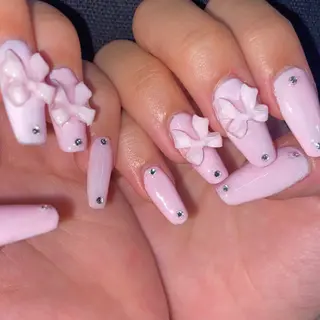 ネイル 派手髪ハイトーン💛 ネイル💅まりなのヘアスタイル