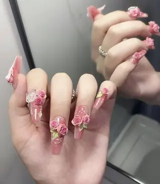 ネイル ビルドアップ ビューティー　リリのネイルデザイン