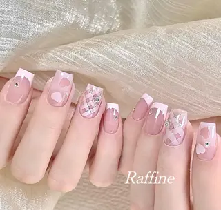 ネイル RAFFINE haru🦋🩵のネイルデザイン