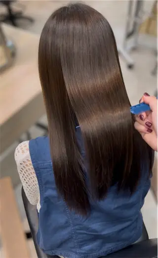 misato/レイヤ ー/暗髪艶カラーのヘアスタイル