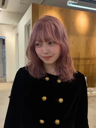 ミディアム カラー ミルクティー× グレージュMOMOのヘアスタイル