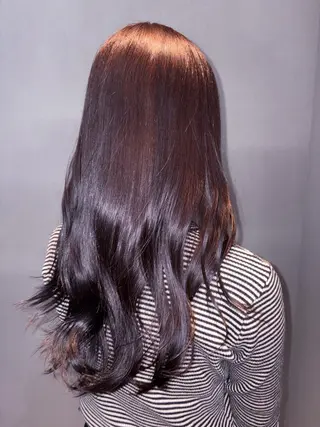 ロング カラー THEDOTS所属・淀 小南津のヘアスタイル