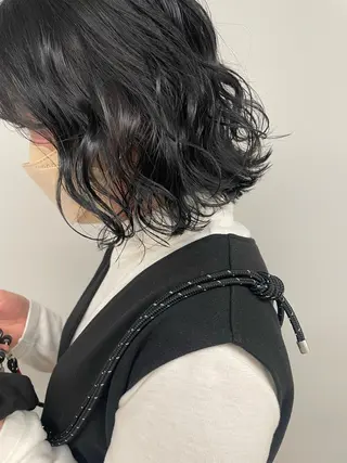 ミディアム パーマ Koto🌿 ブリーチなしカラーのヘアスタイル