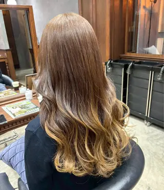 ロング カラー 新川 月菜のヘアスタイル