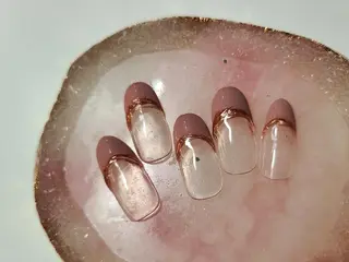 ネイル ビーケア自由が丘所属・えみ えみのネイルデザイン