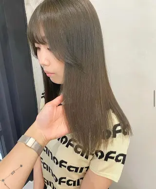 セミロング ブリーチなしダブルカ ラー🩶manamiのヘアスタイル