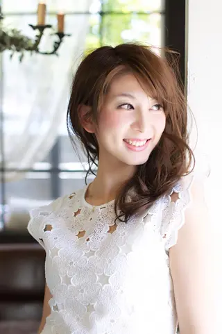 セミロング ロング Euphoria 【ユーフォリア】のヘアスタイル