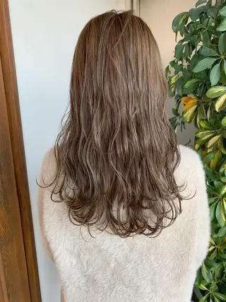 ロング カラー 吉原 由菜のヘアスタイル