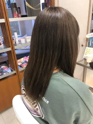 セミロング 阿部 美咲のヘアスタイル