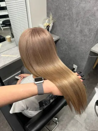 セミロング 透明感/ 艶ハイトーン/梨桜のヘアスタイル