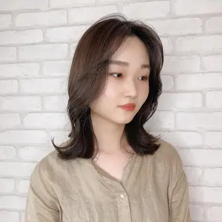 ミディアム カラー abilita AZUSAのヘアスタイル