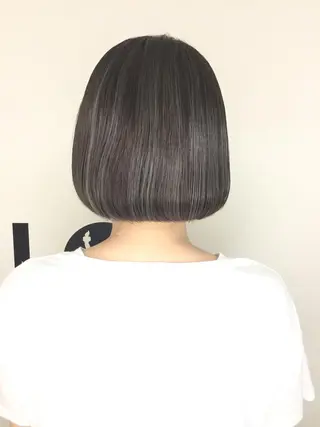 ショート カラー ✂️小顔カット✂️ 山本有紀のヘアスタイル