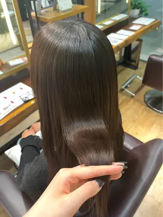 セミロング 艶カラー/ ストレート/くるみのヘアスタイル