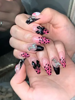 ネイル NES NAIL所属・さゆり￤推しキャラ ￤ロングネイル🩷のネイルデザイン