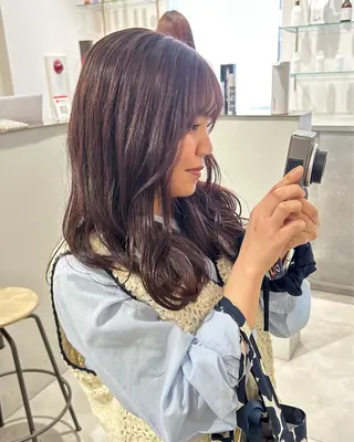 セミロング カラー オリーブベージュ/ ブリーチなし透明感のヘアスタイル