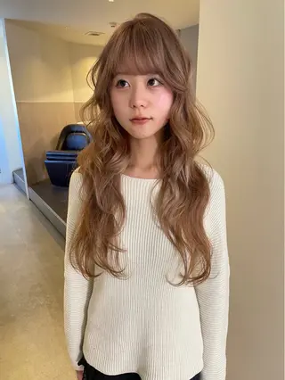 ロング カラー MIU/ルーツカラー 顔まわりレイヤーのヘアスタイル