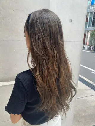 ロング カラー dipty MOILA所属・辻 貴音のヘアスタイル