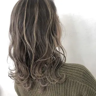 ミディアム カラー ブリーチカラーレイヤ ーカット🦋annaのヘアスタイル