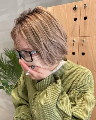 ショート カラー wewe: momoeのヘアスタイル