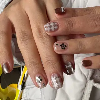 amuse 手書きニュアンスのネイルデザイン