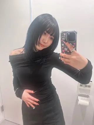 ミディアム カラー 切りっぱなしボブ レイヤー/縮毛矯正のヘアスタイル