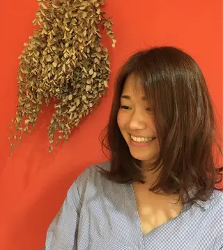 ミディアム カラー 房野 亜佑美のヘアスタイル