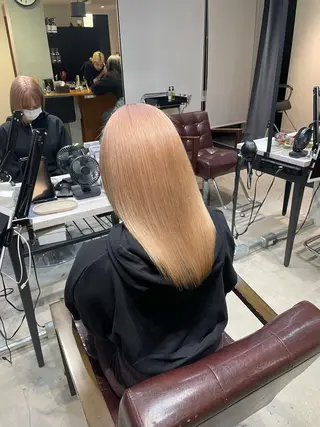 セミロング youres hair 新宿3丁目店所属・🍫ハイトーン✖︎ 髪質改善🍫柴田のヘアスタイル