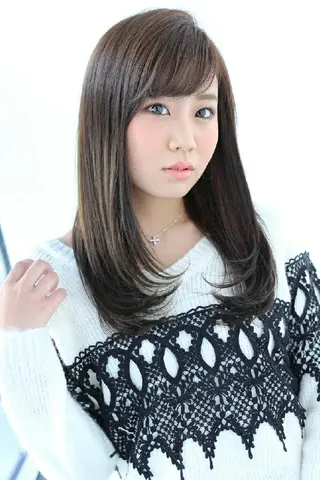 セミロング ロング カラー パーマ まつエク 仲西 愛鈴のヘアスタイル