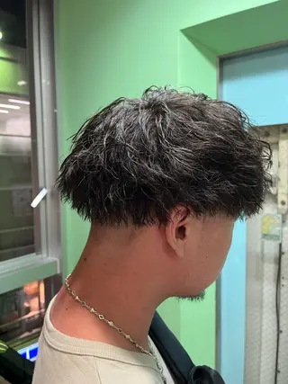 パーマ メンズ 【メンズ特化】波巻き ツイスト、スパイラルのヘアスタイル