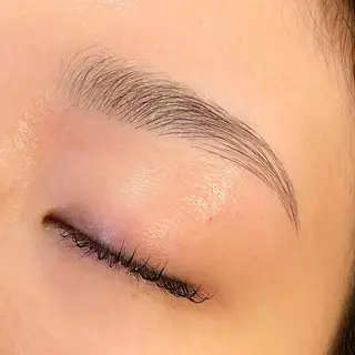 アイブロウ ナチュラル眉まつ毛 ／ラウレアの眉毛・アイブロウイメージ
