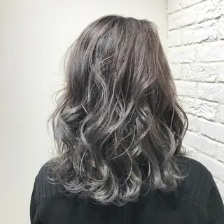 ミディアム カラー UMEDA FIGAROのヘアスタイル