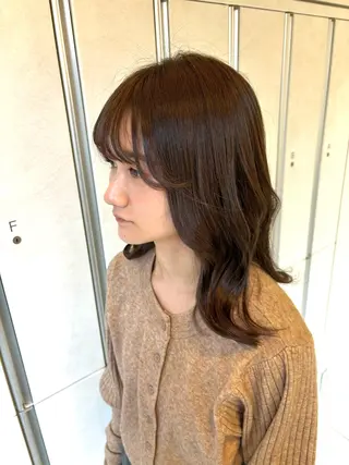 ミディアム Iris by artina 武蔵小杉店【イリス バイ アルティナ】所属・🎼レイヤー/顔周り カット/nene♬のヘアスタイル