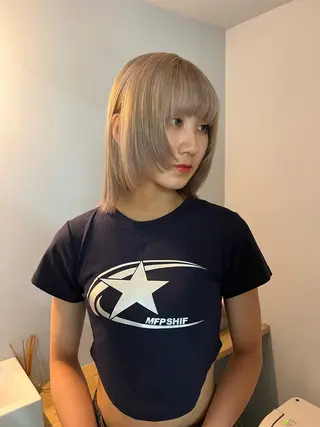 ミディアム 舟橋耀/ブリーチカラ ー/レイヤーカットのヘアスタイル