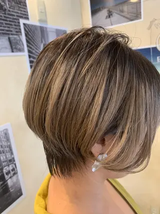ショート カラー 林 里美のヘアスタイル