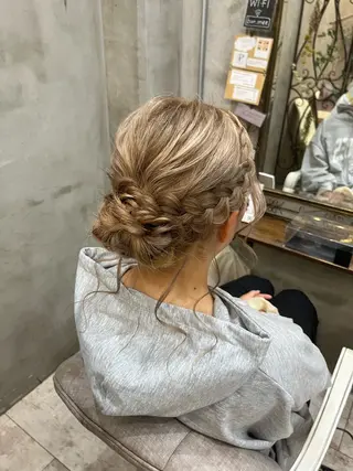 ヘアアレンジ 艶髪/ハイトーン/ ヘアセット/モエノのヘアスタイル