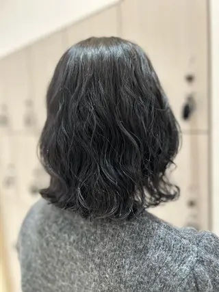 ミディアム 伊藤 麻菜実のヘアスタイル