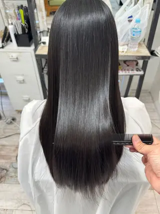 ロング カラー 江口 衣音のヘアスタイル