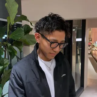 パーマ メンズ RONND   Weg所属・海瑠万／メンズパーマ ／ブリーチ／フェードのヘアスタイル