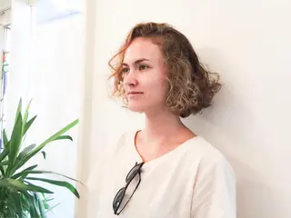 ミディアム KAIzen. tomoのヘアスタイル