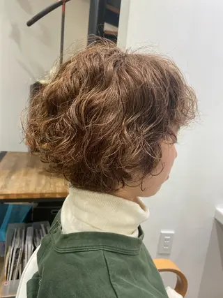 ショート パーマ atelier doux dimanche（アトリエ・ドゥー・ディマンシュ）所属・Fukamiレイヤー 透明感カラーのヘアスタイル