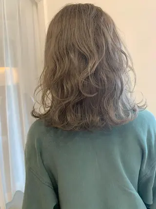 ミディアム カラー ハイトーン&暗髪🔥 表参道二刀流マエダのヘアスタイル