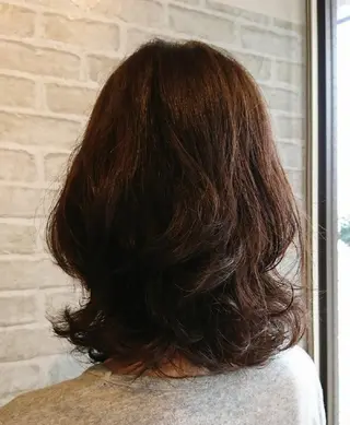 ミディアム パーマ 金曽 (天方) 美子のヘアスタイル