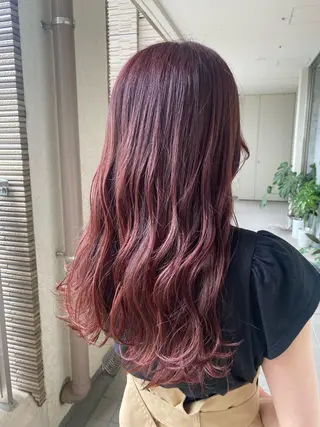 ロング fumi🪞血色感 アップ艶カラーのヘアスタイル
