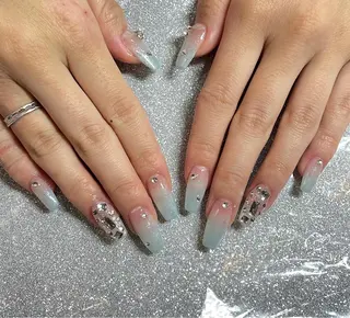 ネイル VIERU 🌈🎀💖のネイルデザイン